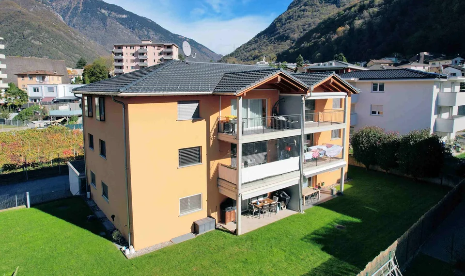 Appartamento con bel giardino in piccola ed elegante costruzione