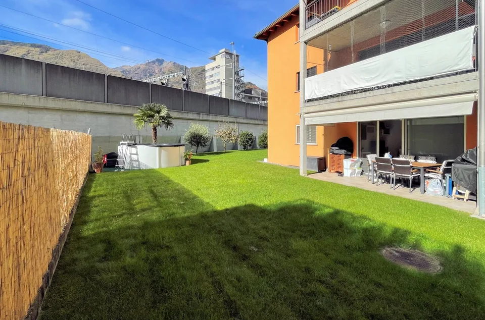 Appartement avec beau jardin dans une petite et élégante construction