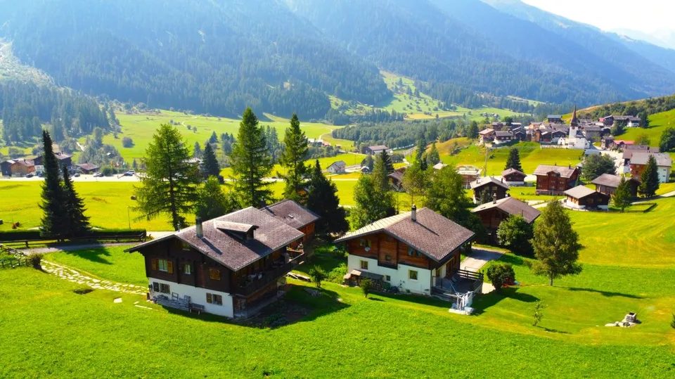 Terreno edificabile ai margini del bosco a Goms – foto 15 di 17