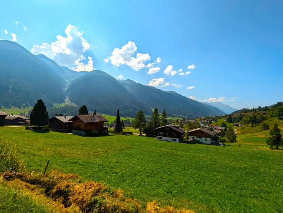 Unverbaubares Bauland am Waldesrand im Goms