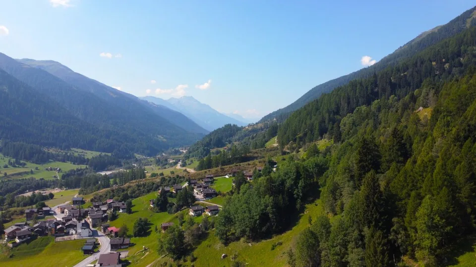 Terreno edificabile ai margini del bosco a Goms – foto 10 di 17
