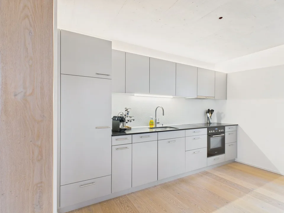 Moderne 2.5 Zimmer Wohnung mit grosszügigem Gartensitzplatz in Vattiz - der perfekte Zweitwohnsitz im Val Lumnezia