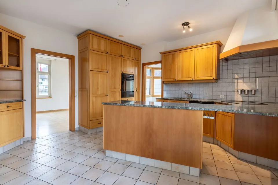 ***RISERVATO*** Casa storica multifamiliare con 3 appartamenti e piscina a Frick