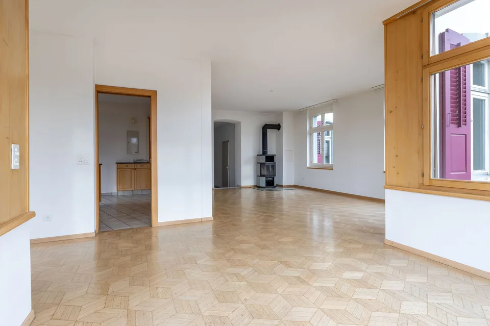 ***RISERVATO*** Casa storica multifamiliare con 3 appartamenti e piscina a Frick