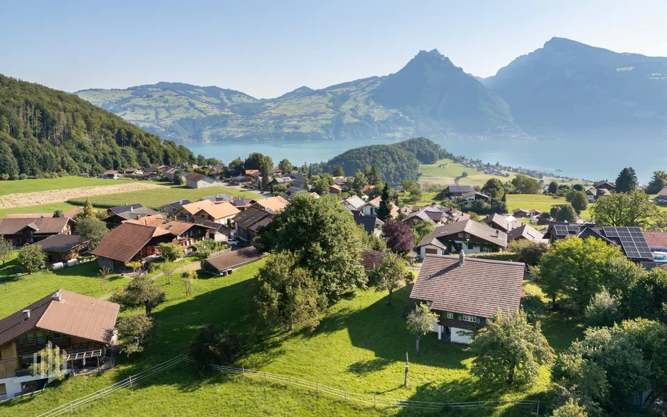 ImmoWyss -  1615 m2 Bauland in der Zone W2 mit wunderbarem Niesenblick