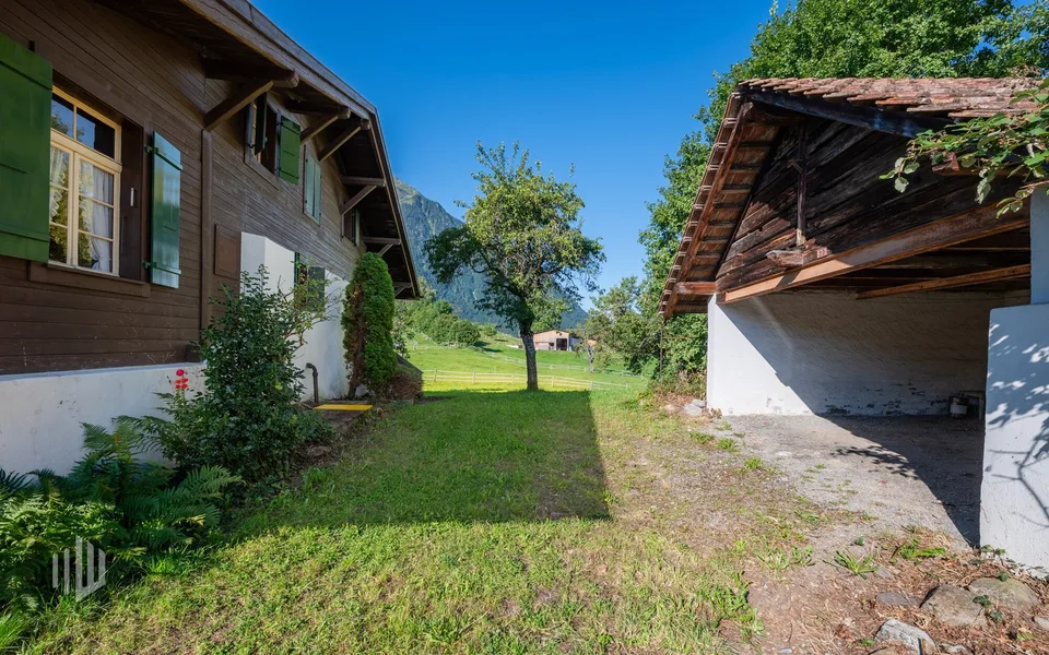 ImmoWyss - 1615 m2 di terreno edificabile in zona W2 con vista meravigliosa sul Niesen