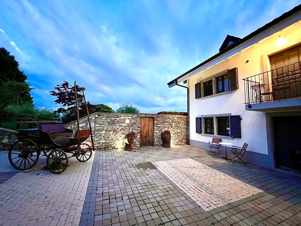 Magnifique maison de 9.5 pièces avec 3 appartements à Servion