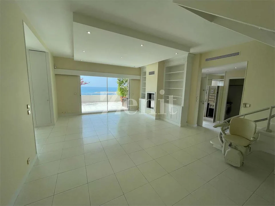 Duplex penthouse avec terrasse panoramique, piscine et jardin privés - Me