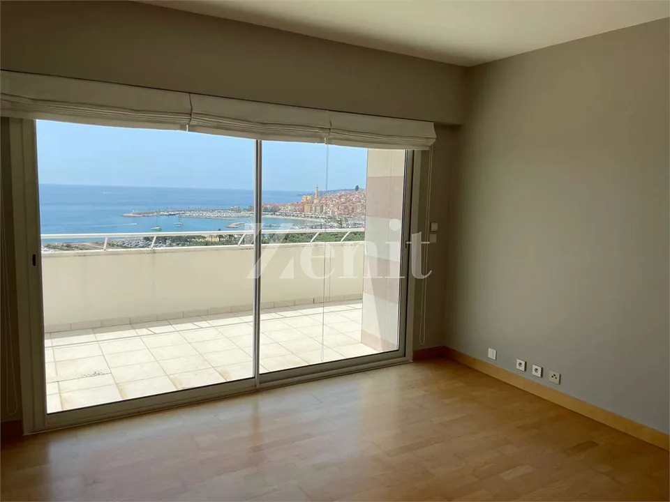 Attico duplex con terrazza panoramica, piscina e giardino privati - Me – foto 6 di 9