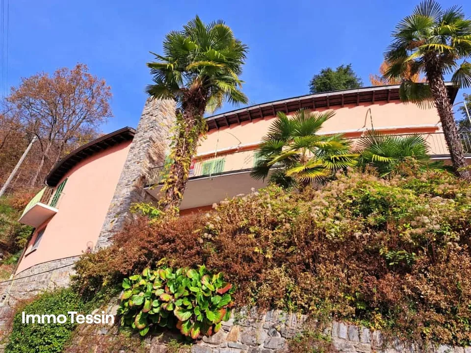 OCCASION : Villa exclusive et élégante avec charme intemporel & vue sur le lac de Lugano
