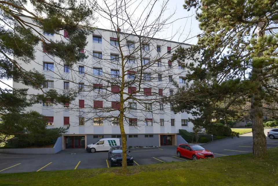 Charmantes und geräumiges 3.5-Zimmer-Apartment mit Balkon/Loggia und Parkplatz
