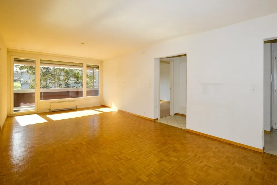Charmantes und geräumiges 3.5-Zimmer-Apartment mit Balkon/Loggia und Parkplatz