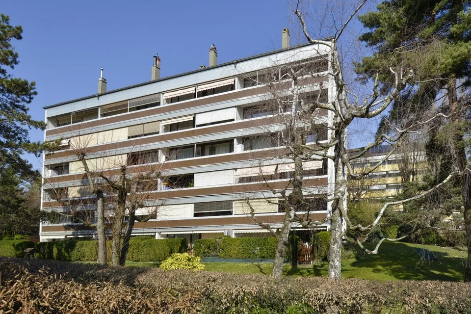 Charmant et spacieux appartement de 3.5 pièces avec balcon/loggia et place de parc