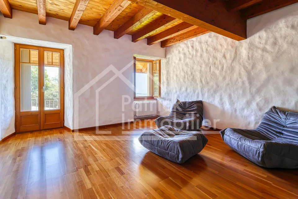Außergewöhnliche Residenz in Triplex mit Panoramablick auf den See
