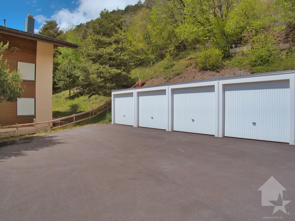 1 Garagebox zu verkaufen, 1 km über Varen