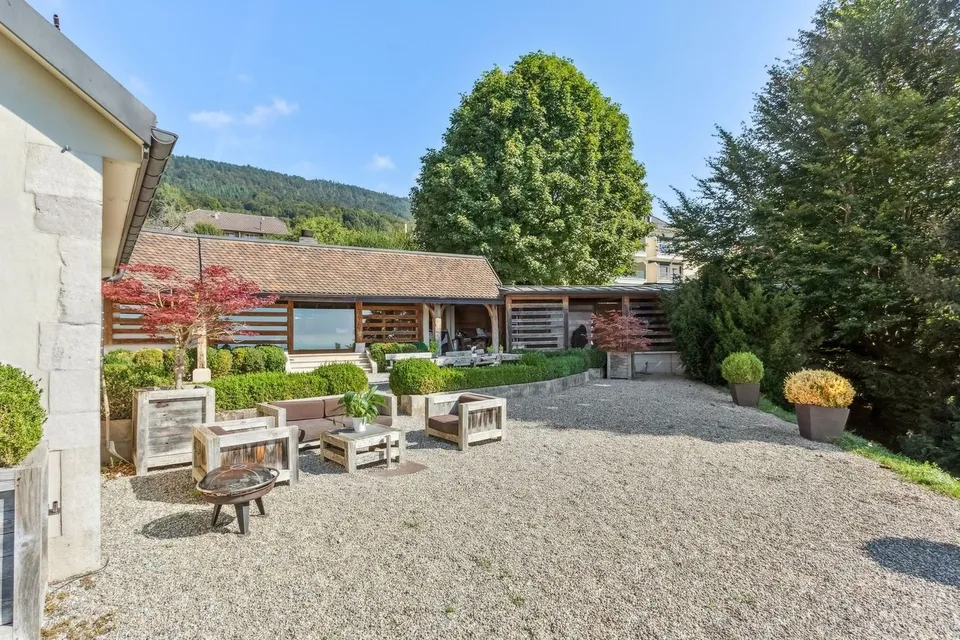 Proprietà eccezionale ristrutturata con ampio giardino e vista sul lago – foto 6 di 13
