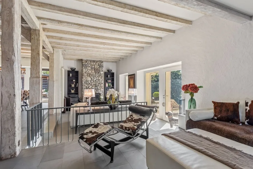 Proprietà eccezionale ristrutturata con ampio giardino e vista sul lago – foto 8 di 13