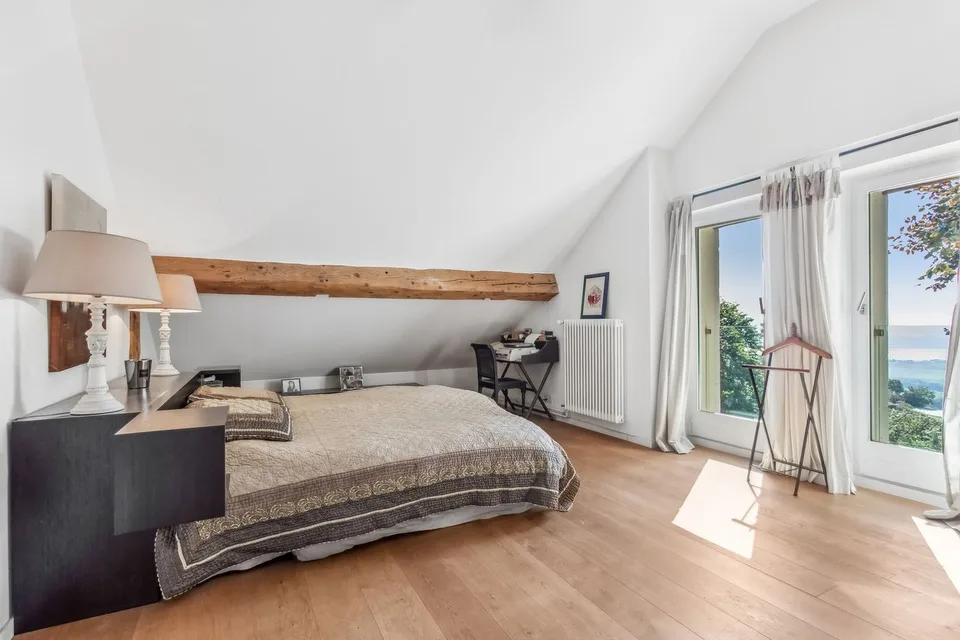 Proprietà eccezionale ristrutturata con ampio giardino e vista sul lago – foto 13 di 13