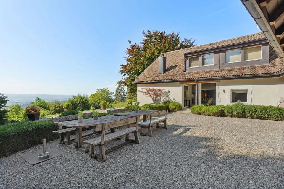 Proprietà eccezionale ristrutturata con ampio giardino e vista sul lago – foto 7 di 13