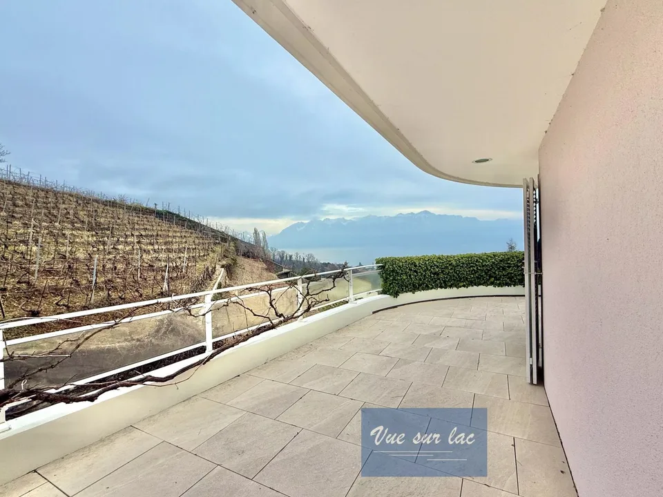 Prestigiosa Proprietà di Architetto con Vista Panoramica