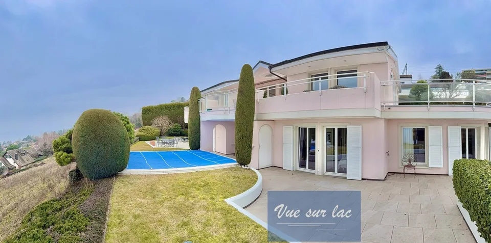 Prestigiosa Proprietà di Architetto con Vista Panoramica