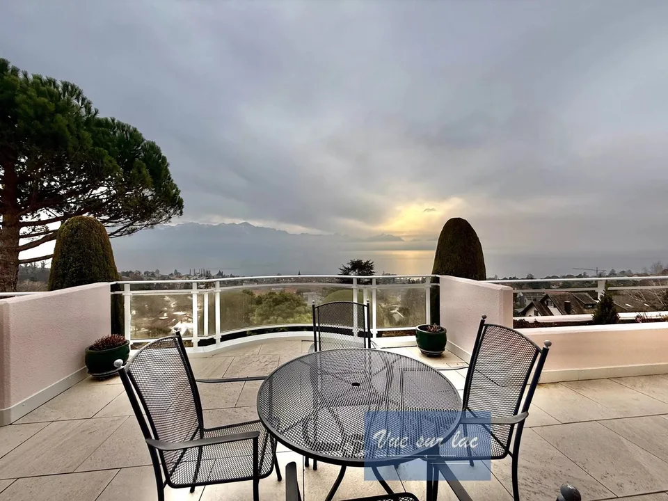 Prestigiosa Proprietà di Architetto con Vista Panoramica