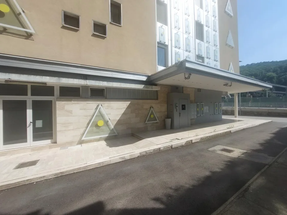 Chiasso - EDIFICIO COMMERCIALE – photo 7 sur 7