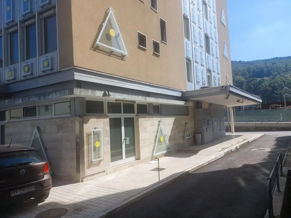 Chiasso - EDIFICIO COMMERCIALE