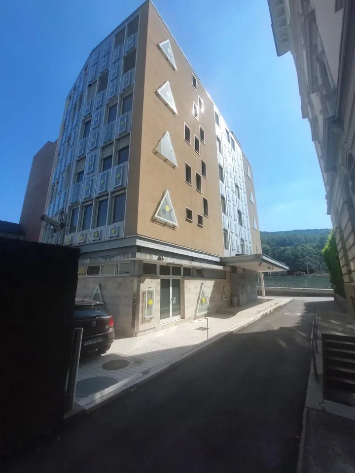 Chiasso - EDIFICIO COMMERCIALE
