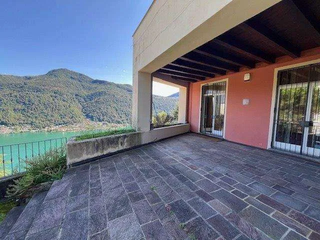 MERAVIGLIOSO DUPLEX CON GIARDINO A VICO MORCOTE