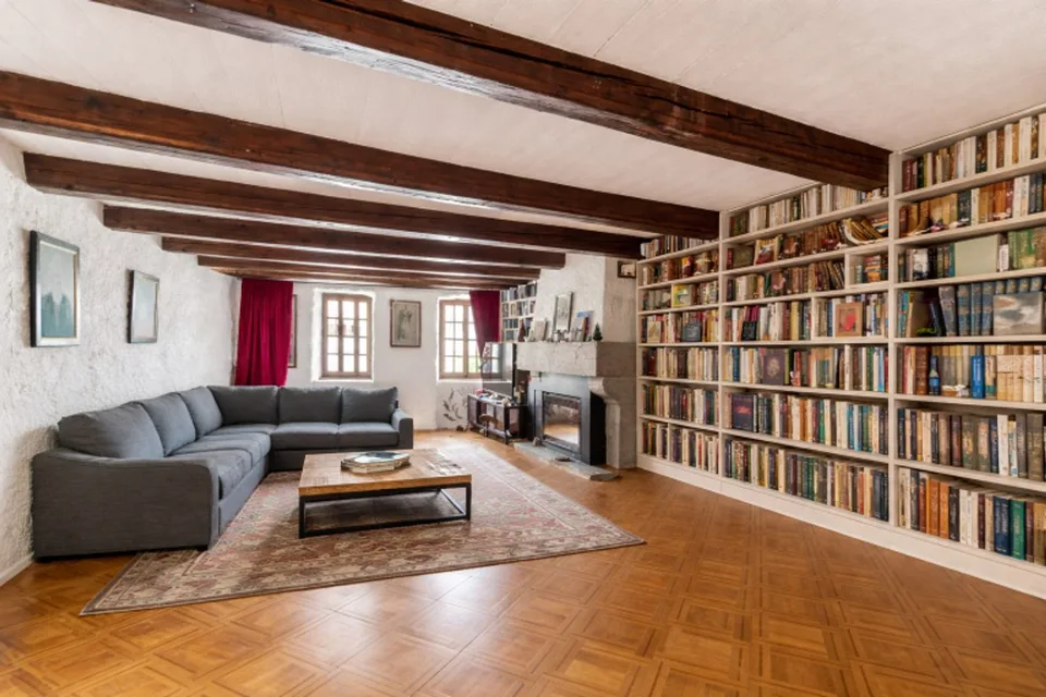 Maison villageoise de caractère balcon en toiture avec très belle vue