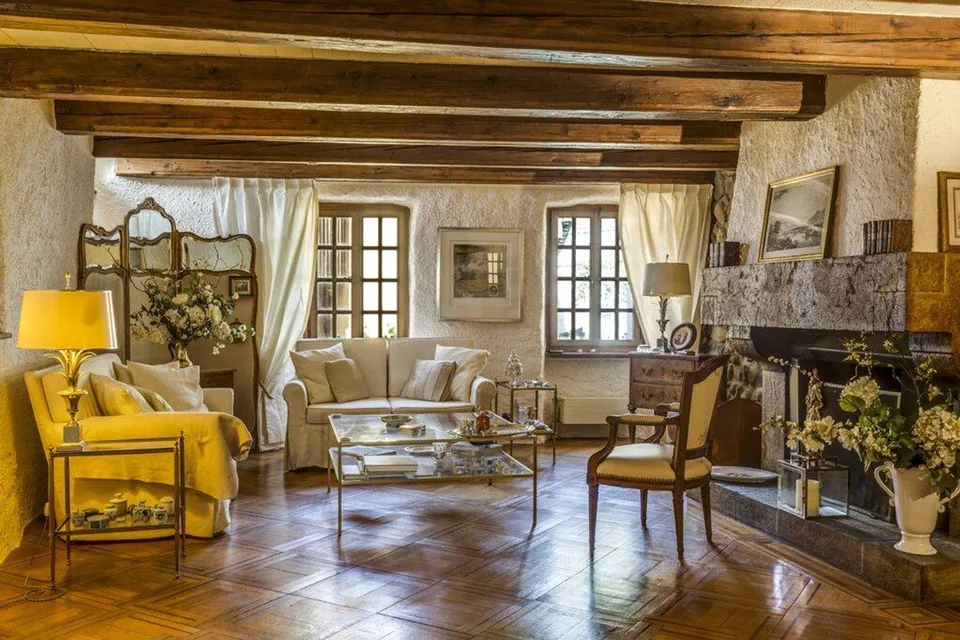 Maison villageoise de caractère balcon en toiture avec très belle vue