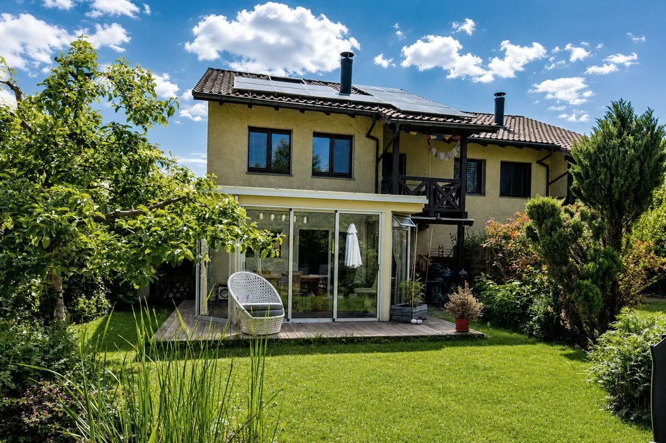 Wohnen im Grünen: 5 ½-Zimmer-Einfamilienhaus mit Wintergarten