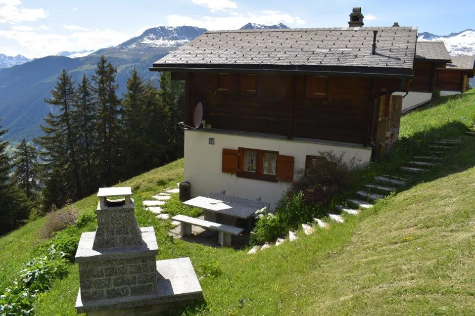Casotto di montagna / Chalet in una pittoresca campagna montuosa (2 appartamenti autorizzati)