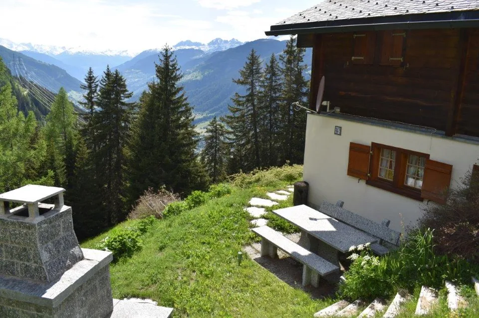 Casotto di montagna / Chalet in una pittoresca campagna montuosa (2 appartamenti autorizzati)