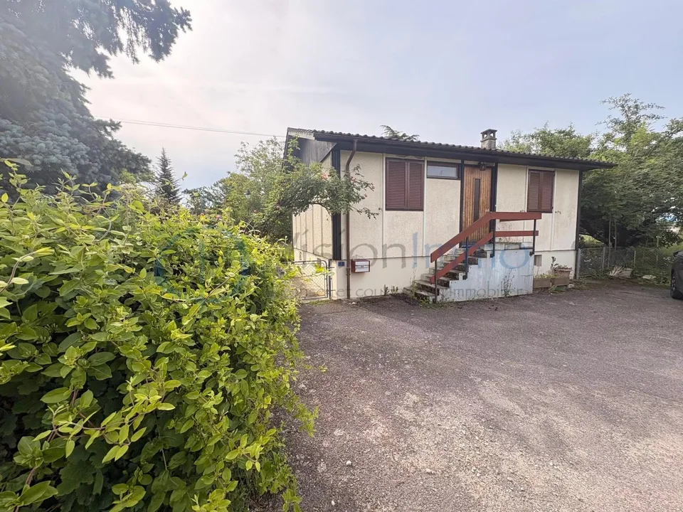 Einfamilienhaus zur Renovierung ? Großes Potenzial auf großem Grundstück in landwirtschaftlicher Zone