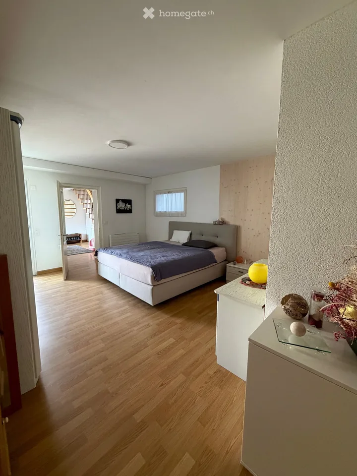 Proprietà esclusiva con casa principale e appartamento separato a Courtepin