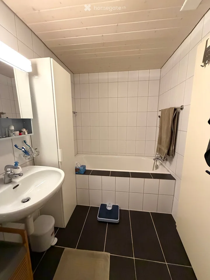 Proprietà esclusiva con casa principale e appartamento separato a Courtepin