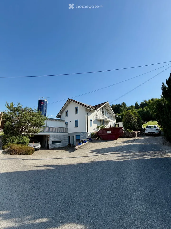 Exklusive Liegenschaft mit Haupthaus und separater Wohnung in Courtepin
