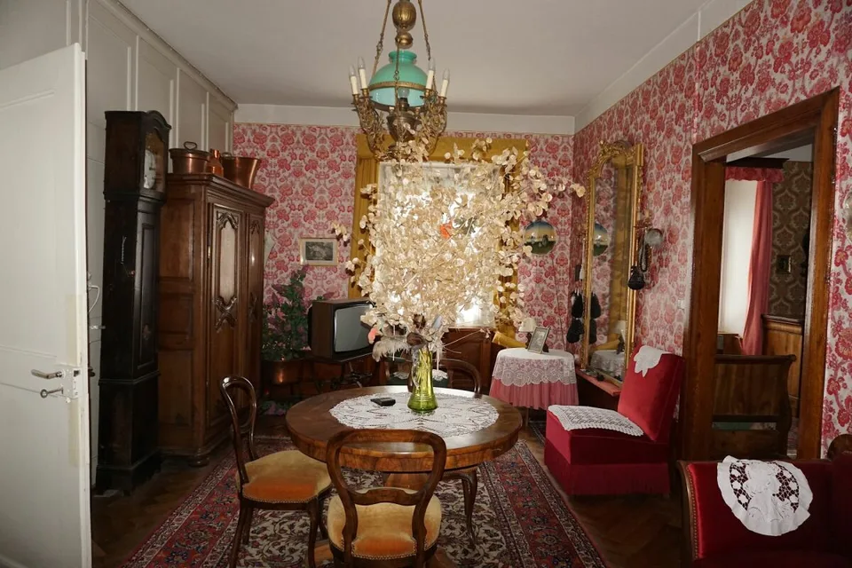ARI-248 Für Investoren - Wohngebäude - Gesamtnutzfläche 1'179 m2 - Bauvolumen 3'227 m3 - Dachboden ausbaufähig - Delémont, Zentrum