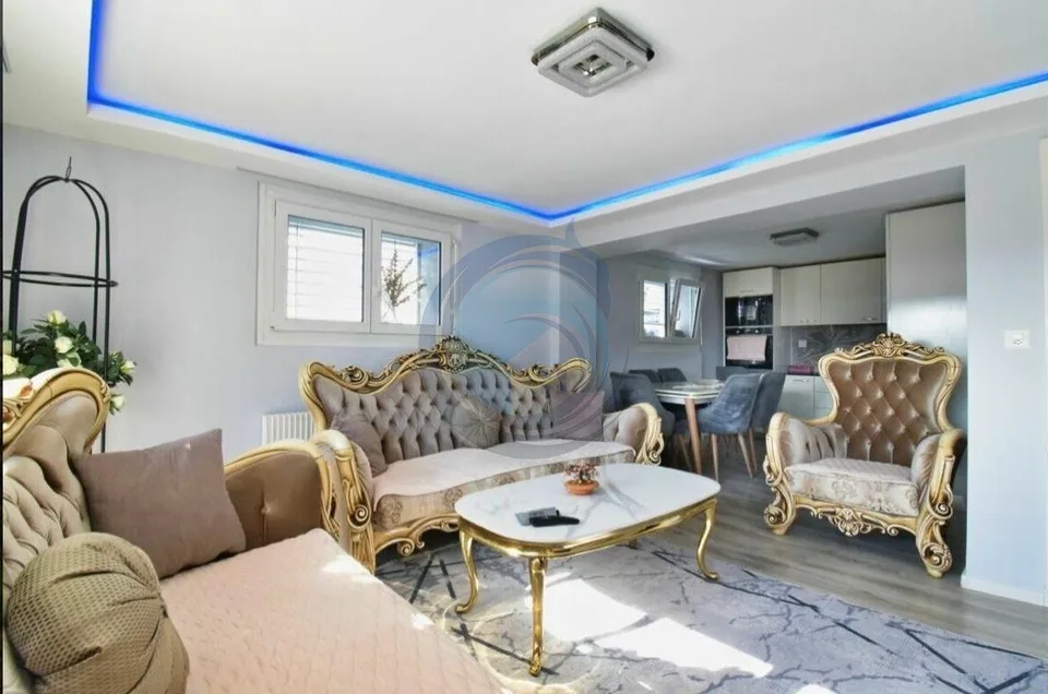 Schöne individuelle Villa mit großer Terrasse und freier Sicht