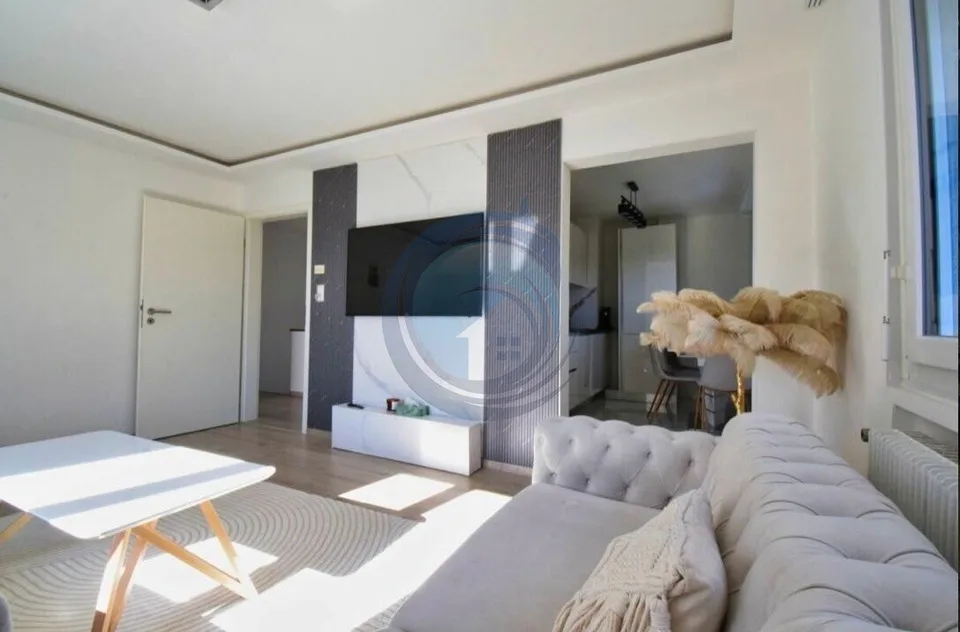 Schöne individuelle Villa mit großer Terrasse und freier Sicht