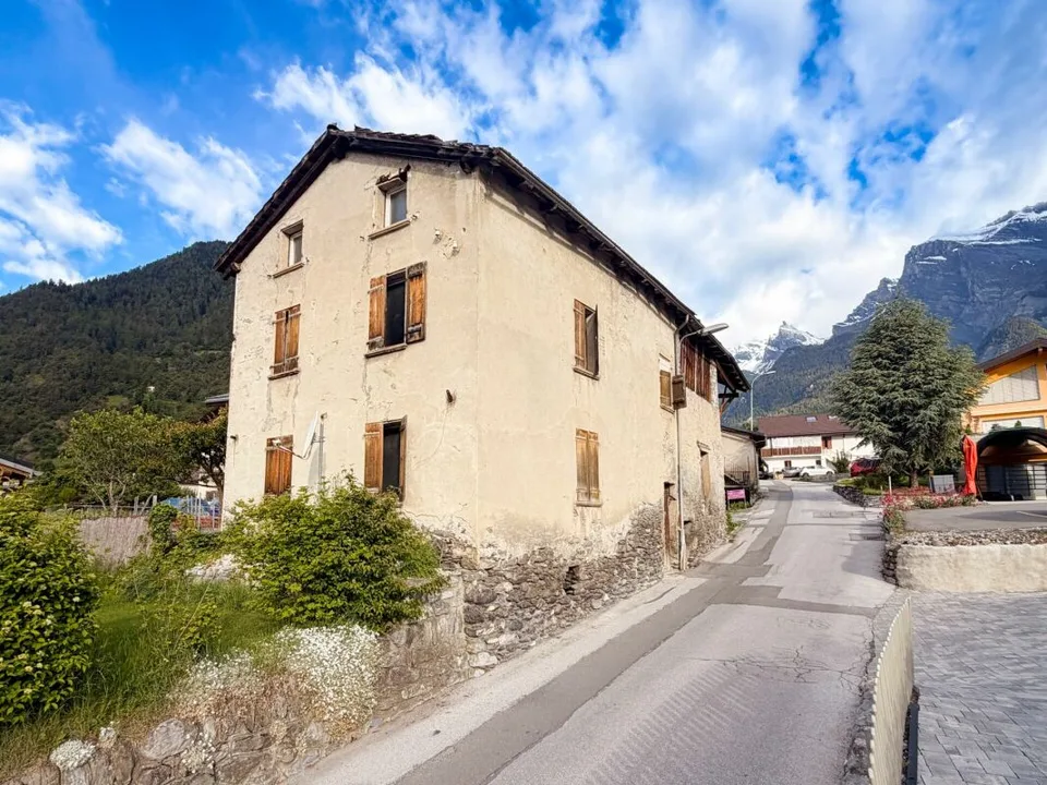 Maison à rénover au centre de Chamoson, vendu avec autorisation de construire