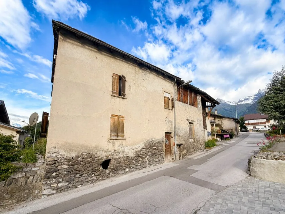 Casa da ristrutturare nel centro di Chamoson, venduta con autorizzazione di costruzione