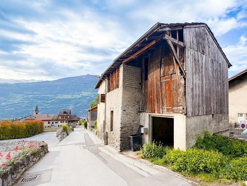 Casa da ristrutturare nel centro di Chamoson, venduta con autorizzazione di costruzione