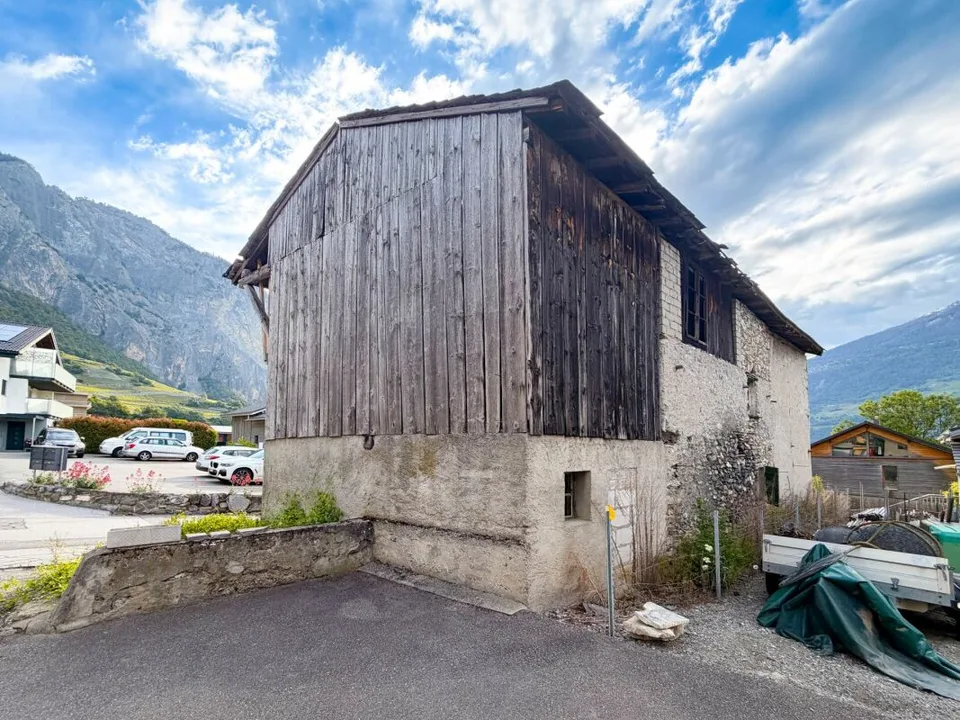 Casa da ristrutturare nel centro di Chamoson, venduta con autorizzazione di costruzione