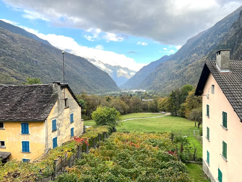 Flexibles Zweifamilienhaus mit Potenzial in Giornico, Tessin