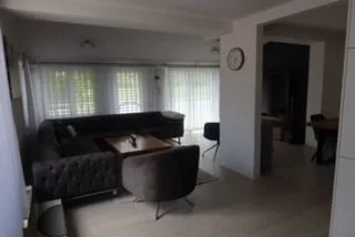 Maison mitoyenne modernisée avec appartement 4.5- & 3.5-pièces