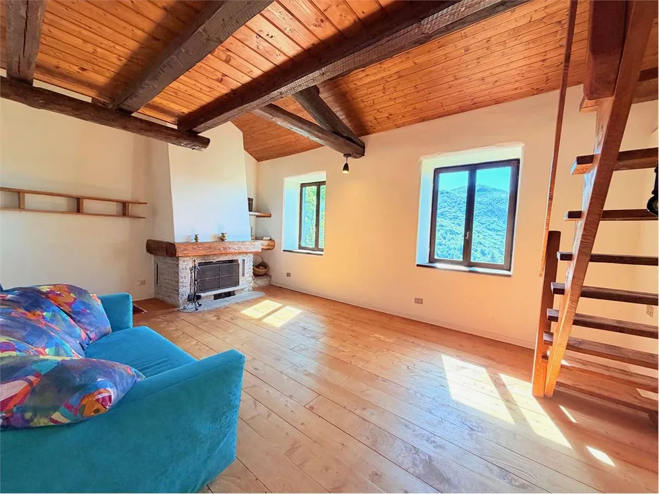 Curata casa di campagna in una posizione soleggiata e riservata con sp – foto 9 di 13