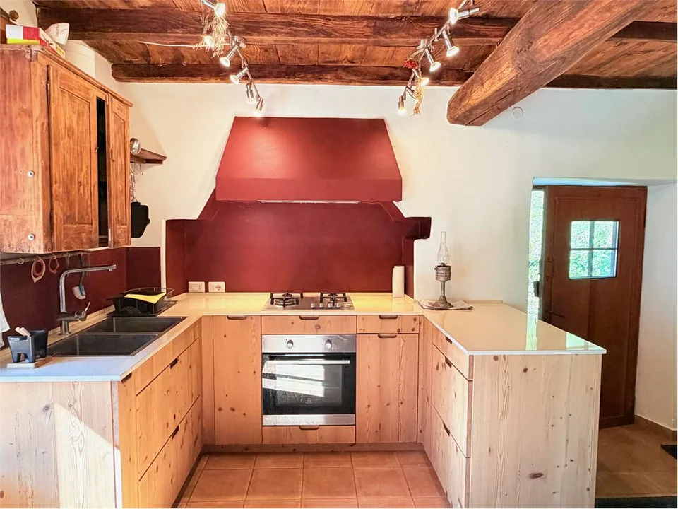 Curata casa di campagna in una posizione soleggiata e riservata con sp – foto 6 di 13